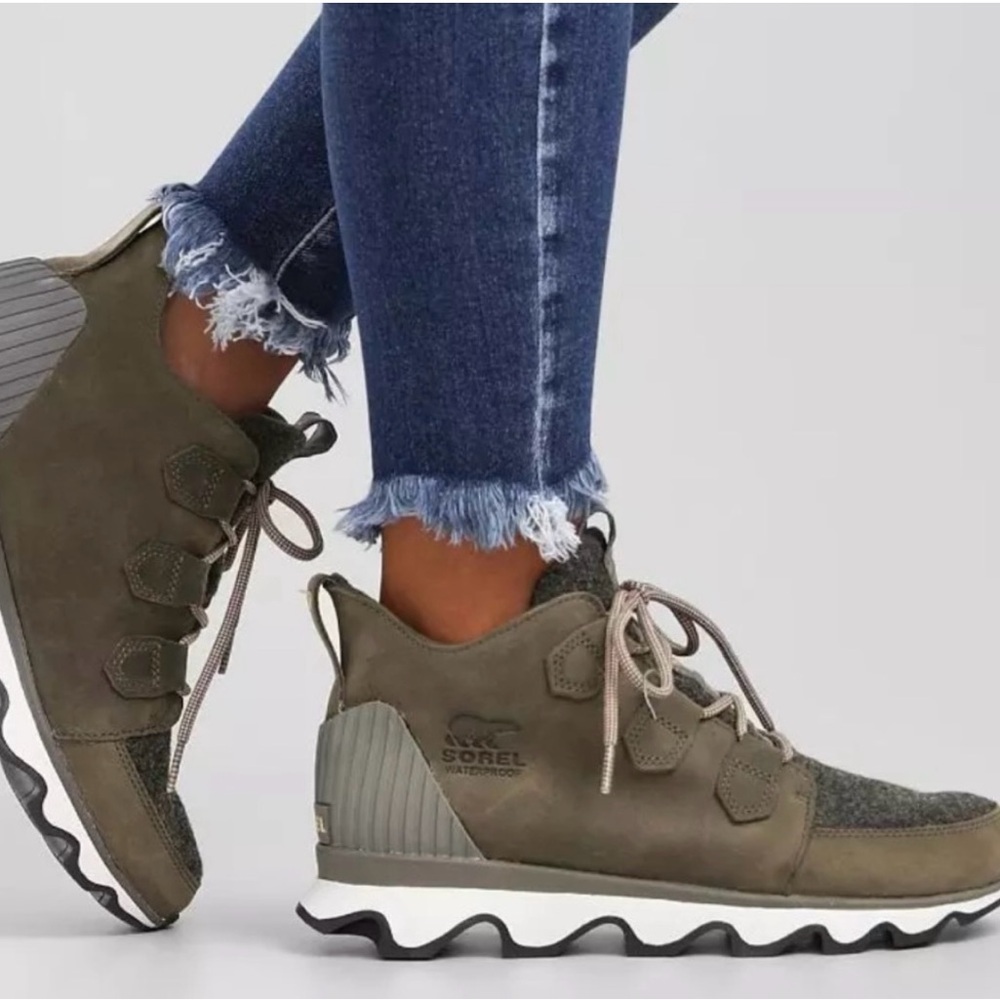 Sorel Women's Kinetic
Caribou Leather Boot - Olive
Gray Size 8.5